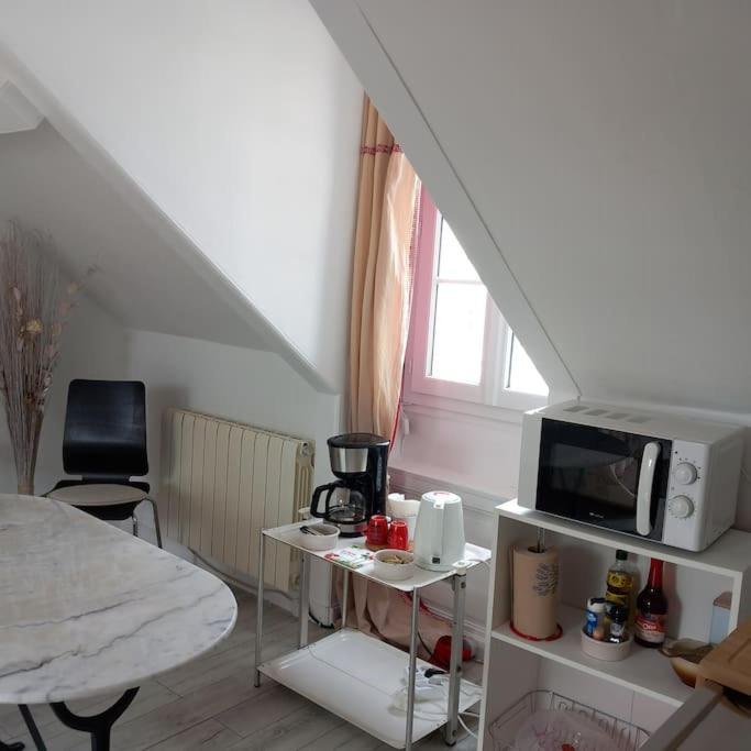 Le Cocon Rouge - Studio En Plein Centre Historique Lamballe Esterno foto